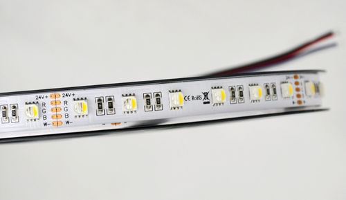 Hochleistungs RGBW Strip 4in1 24V 17W/m 5m IP20/65