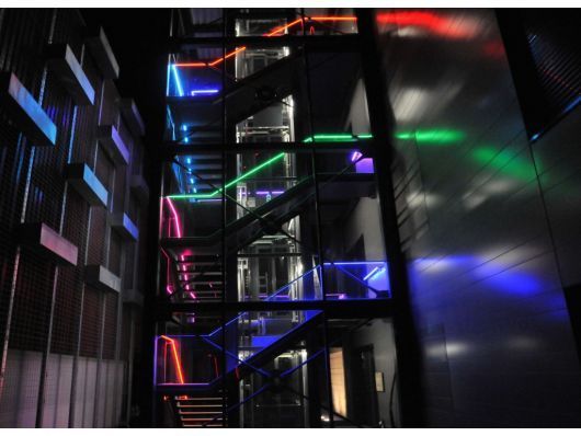 LED Geländer farbig im Treppenturm